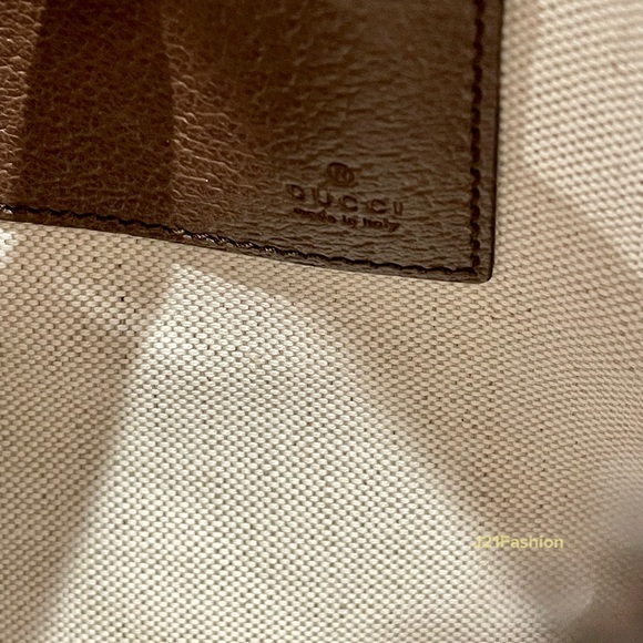 NEW Authentic Gucci Courrier GG Supreme Pouch - Picture 7 of 11